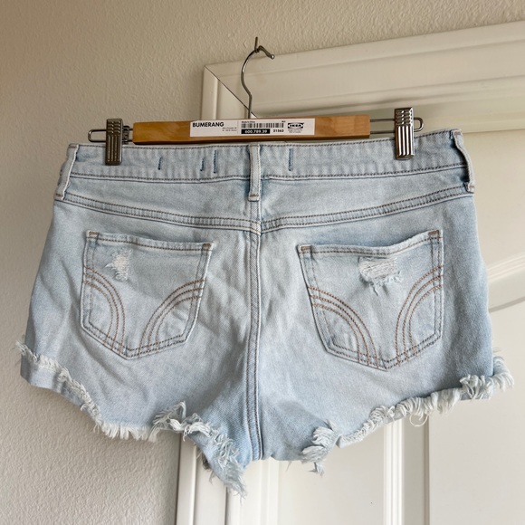 HOLLISTER DISTRESSED DENIM SHORT SHORTS LIGHT BLUE - Picture 2 of 4